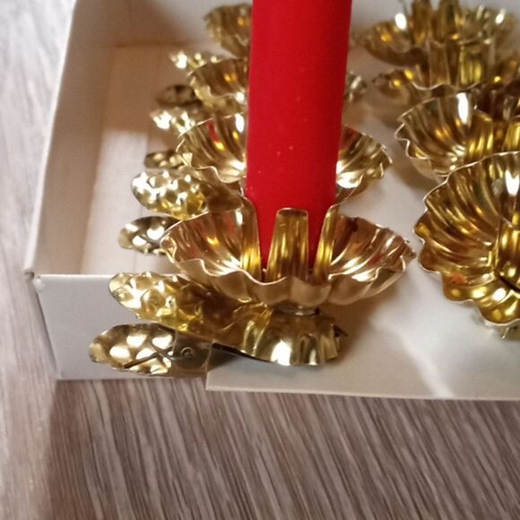 Vintage Set of 8 Plate Candle Holders 16 Red Candles Gold Metal Brass Clip - Picture 1 of 12